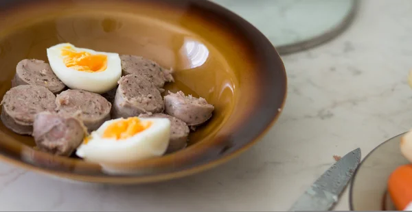 Preparación de sopa agria, cocina polaca . — Foto de Stock