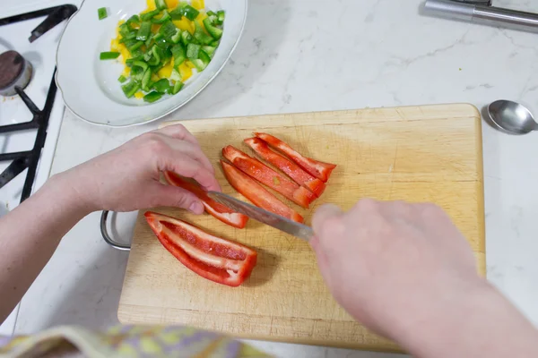 Cutting red peppers. — Stock Photo, Image