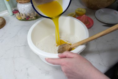 peynirli kek streusel ile hazırlamak.