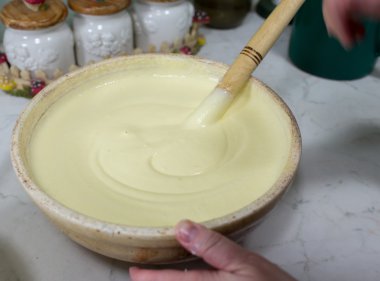 peynirli kek streusel ile hazırlamak.
