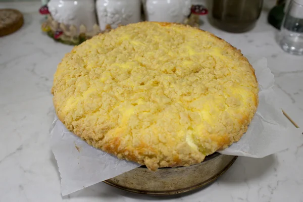 Cheese cake with streusel. — Stock Photo, Image