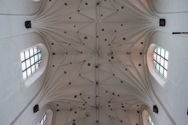 Katolik Kilisesi içinde.