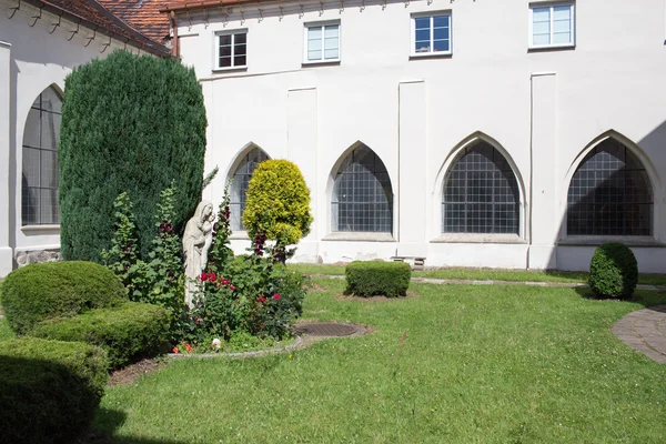 À l'intérieur église catholique . — Photo