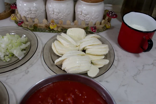 Preparazione delle lasagne . — Foto Stock