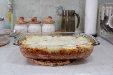 Lazanya hazırlanması.