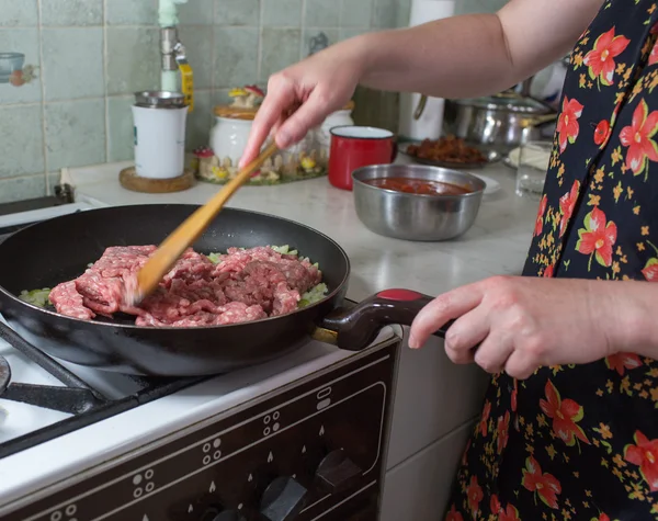 Příprava lasagne. — Stock fotografie