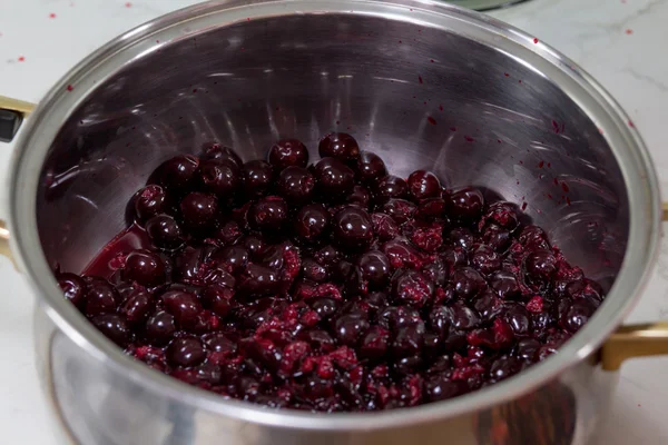 Preparation of cake with cherries and raspberries. — Stock Photo, Image