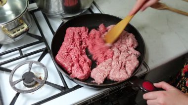 Lazanya hazırlanması.