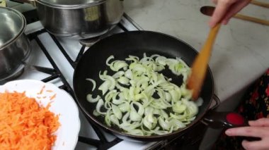 Lazanya hazırlanması.