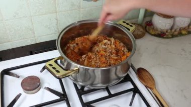 Lazanya hazırlanması.