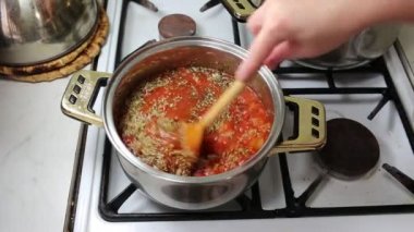 Lazanya hazırlanması.