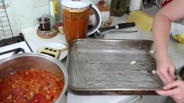 Lazanya hazırlanması.