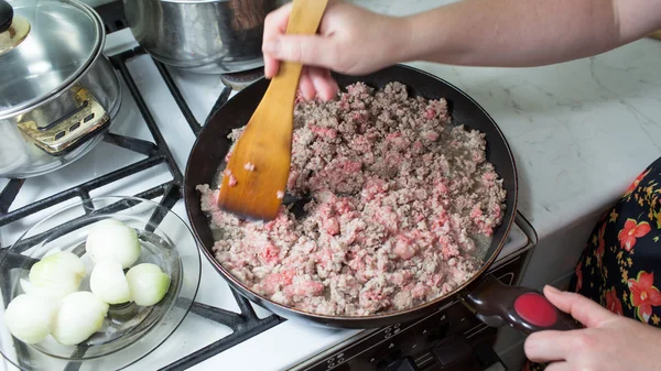 Příprava lasagne. — Stock fotografie