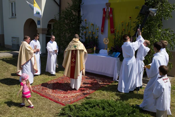 Religiös procession på corpus christi dag. — Stockfoto