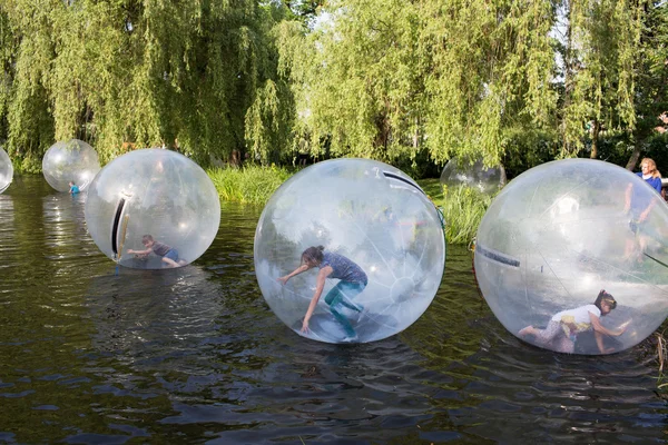 Orunia 公園内の 15 家族のピクニック — ストック写真