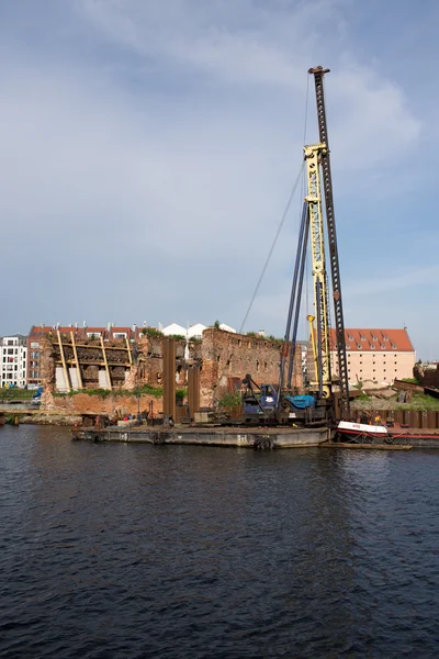 Reconstrucción de muelles en el centro de la ciudad . —  Fotos de Stock