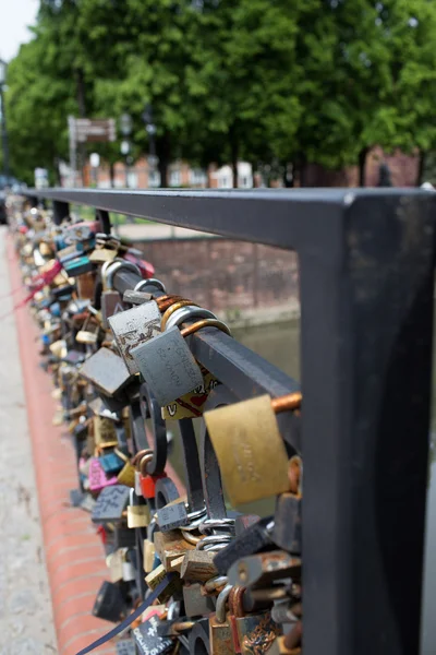 Puente amor —  Fotos de Stock