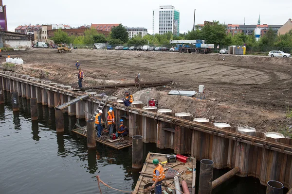 Reconstrucción de muelles en el centro de la ciudad . —  Fotos de Stock