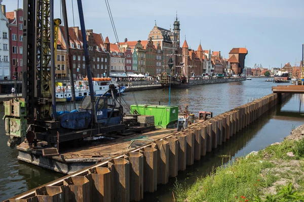 Reconstrucción de muelles en el centro de la ciudad . —  Fotos de Stock