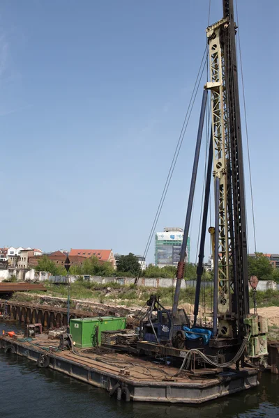 Reconstrucción de muelles en el centro de la ciudad . — Foto de Stock