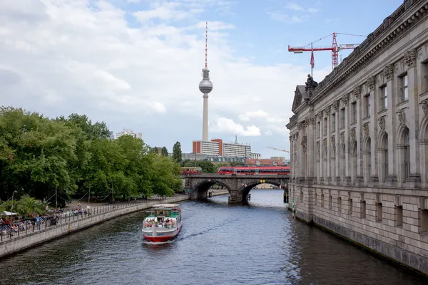 Alexanderplatz, Berlin 'deki TV Kulesi. — Stok fotoğraf