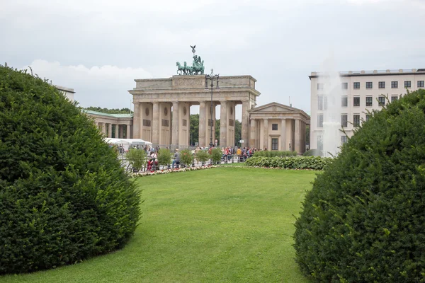 Berlin 'de Brandenburg kapısı. — Stok fotoğraf