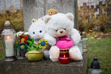 tüm azizler oktav. heroes son ebedi istirahat yeri.