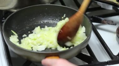 Pizza ev Lehçe koşullarında.