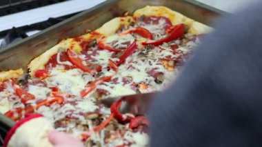 Pizza ev Lehçe koşullarında.