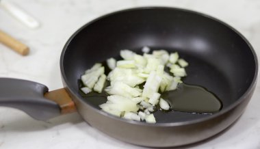 Pizza ev Lehçe koşullarında.