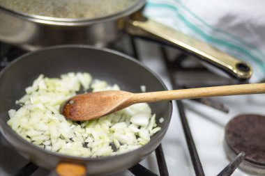 Pizza ev Lehçe koşullarında.