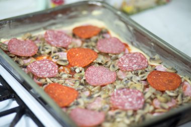 Pizza ev Lehçe koşullarında.