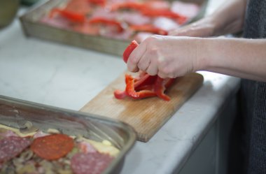 Pizza ev Lehçe koşullarında.