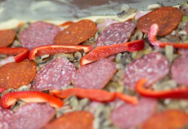 Pizza ev Lehçe koşullarında.