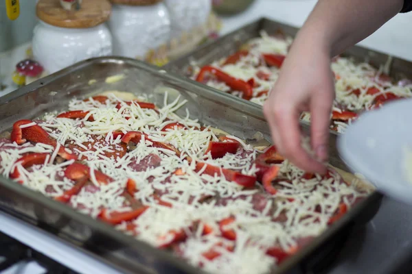 Pizza hemma i polska förhållanden. — Stockfoto