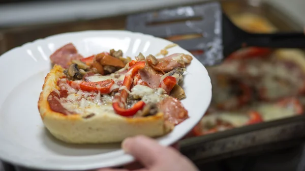 Casa de pizza en condiciones polacas . — Foto de Stock