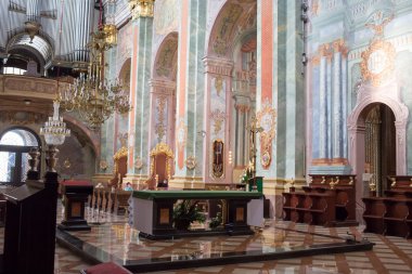 Katolik Kilisesi içinde.