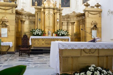 Katolik Kilisesi içinde.