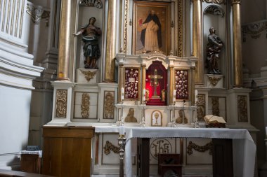 Katolik Kilisesi içinde.