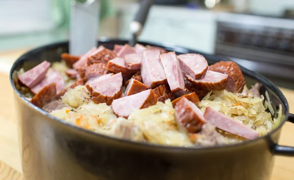 Bigos traditionella polska maträtt. — Stockfoto