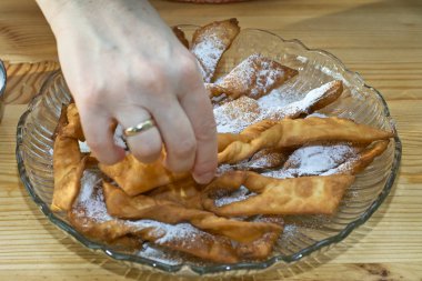 faworki denilen çıtırdamak kek.