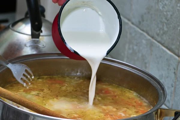 Preparar sopa de pepino . — Foto de Stock