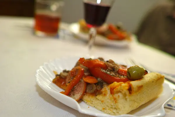 Pizza casa em condições polonesas . — Fotografia de Stock