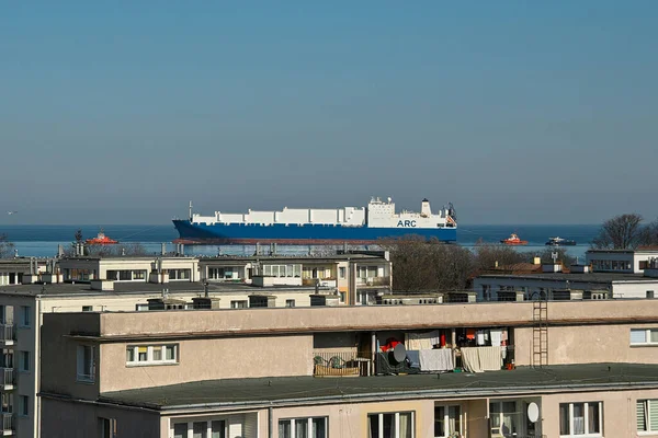 在早上 那艘船进入港口 格但斯克 布热兹诺波罗的海波兰格但斯克湾 — 图库照片