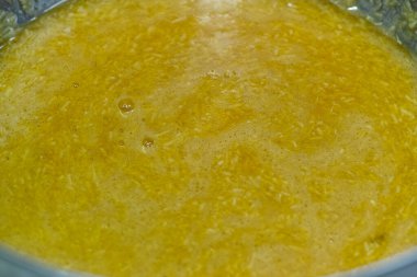 Yeşil Sparagus peynirli Carbonara makarnalı meyveli Parmiggiano Reggiano.