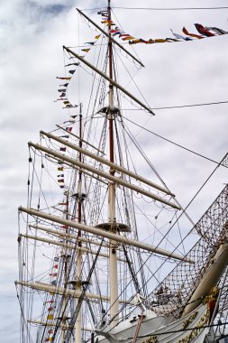 Polonya yelkenli gemisi Dar Pomorza Gdynia, Polonya 'da Baltık Denizi' nde.