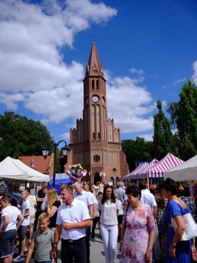 Katolik Şenlik Şenliği. St. Lawrence Kilisesi, Kamieniec, Polonya, Avrupa.