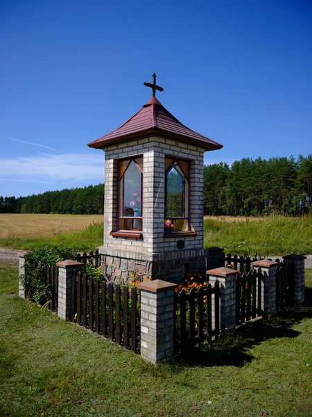 Kapelle Der Jungfrau Maria Straßenrand Polen — Stockfoto