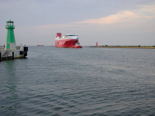 Schiffseinfahrt Den Hafen Grünen Leuchtturm Danzig Brzezno Polen Europa — Stockfoto