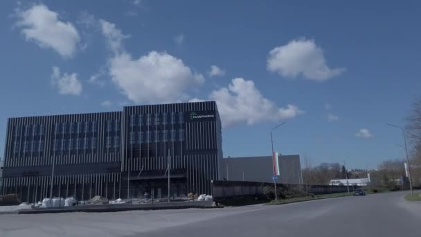 Razgrad, Болгарія - 12-04-2022: Поза увагою болгарської фармацевтичної компанії Huvepharma з президентом Кирилом Домушєвим. 4k Відео стабілізоване — стокове відео